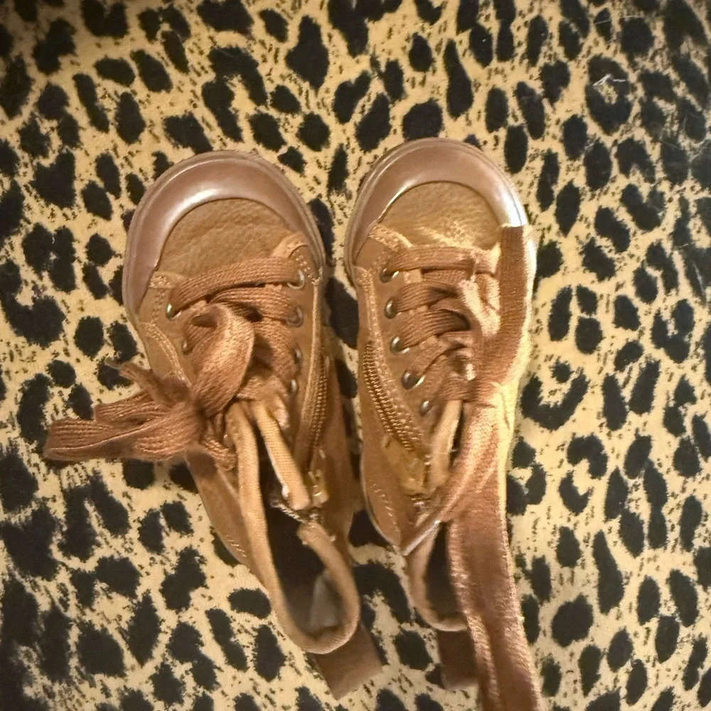 GAP Brown Sneakers with High-Top Design and Soft Material